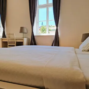 Halasz 2-bedroom Near Castle, Free Public Parking Nearby Apartament