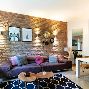 Spacious 3br With Ac In Living Room, 2 Balconies Apartament Kraków